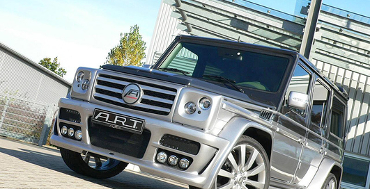 "Искусство" наложило свой отпечаток на брутальный Mercedes (фото)