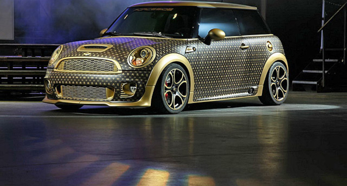 Mini Cooper JCW поместили в сумку Louis Vuitton (фото)