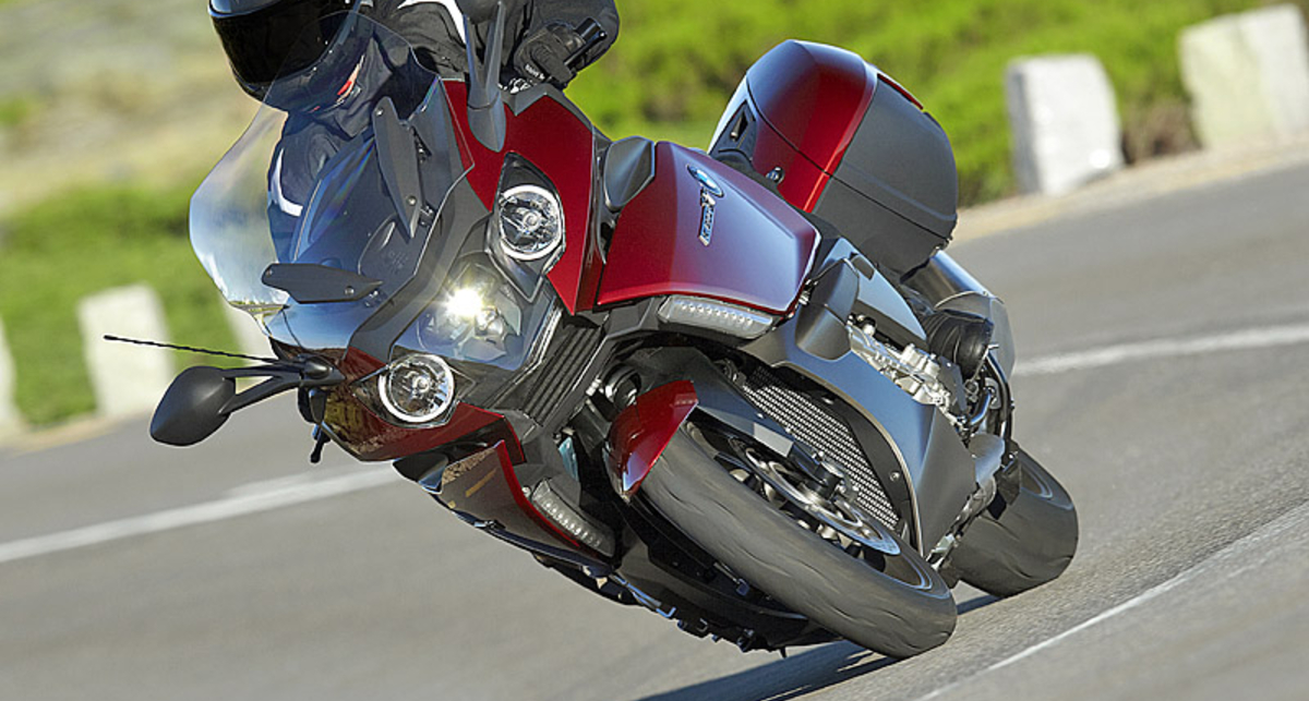 BMW представила два революционных турера (фото)