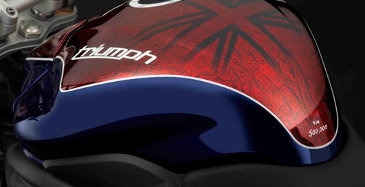 Байк Triumph примерил новый наряд в честь юбилея (фото)