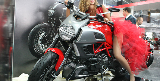 Ducati Diavel вызвал фурор на Столичном автошоу-2011 (фото)