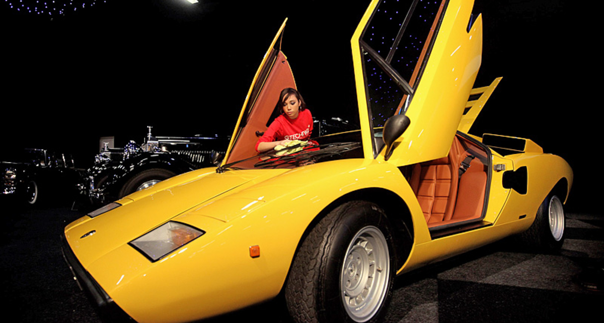 Автомобиль Бонда продали за $4,6 млн. (фото)