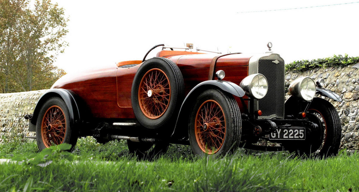 За уникальный деревянный автомобиль просят почти $50 тыс. (фото)