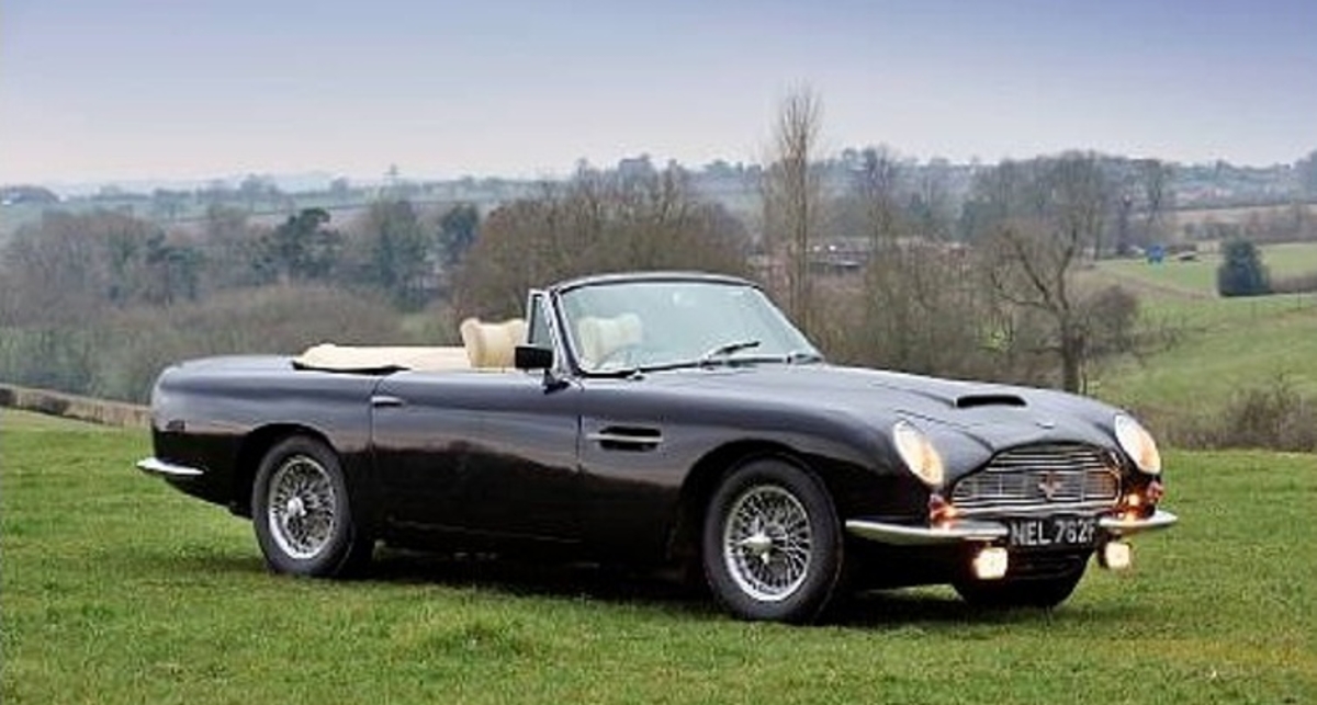 Копию свадебного кабриолета принца Уильяма пустят с молотка (фото)