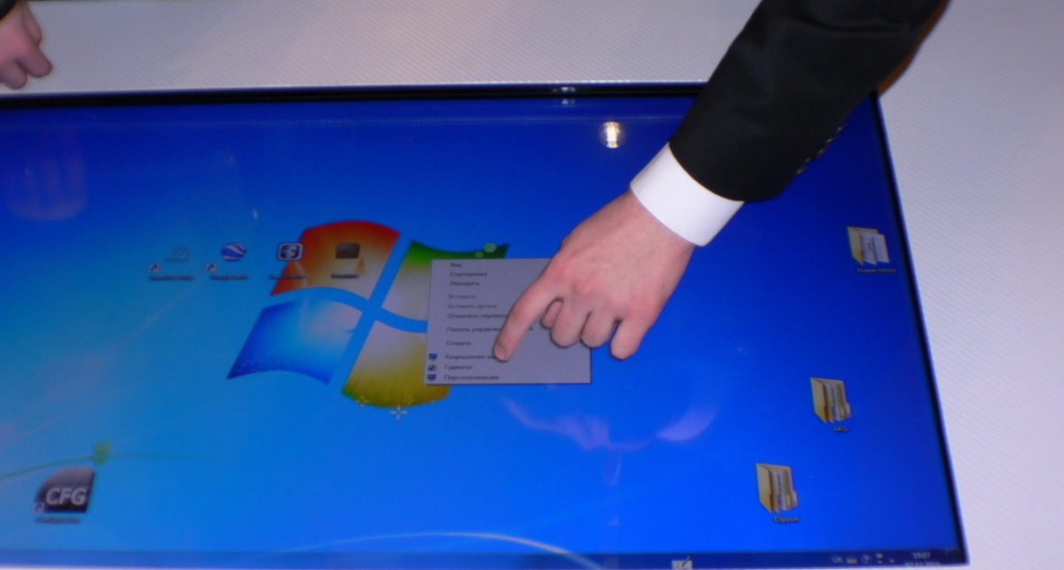 Мультисенсорный стол iTable - просто коснись пальцами!