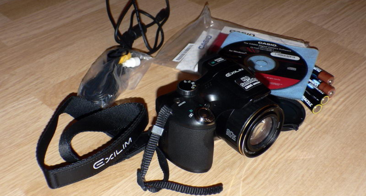 Casio EXILIM EX-FH25: заснять полет пули