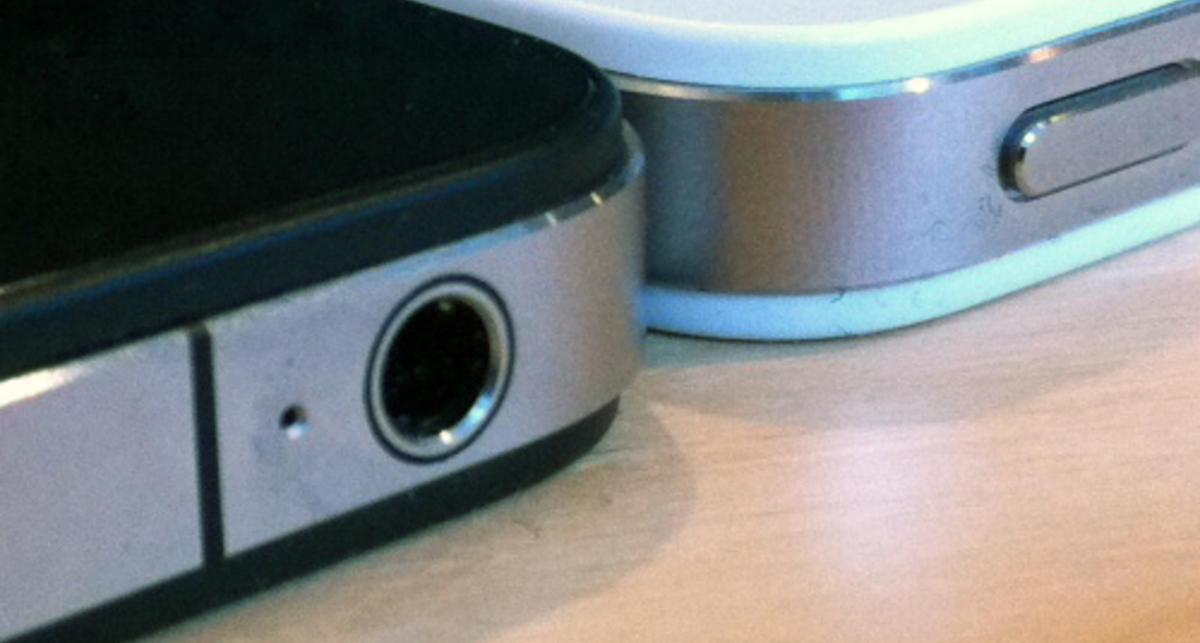 Белый iPhone 4 толще чёрного (фото)