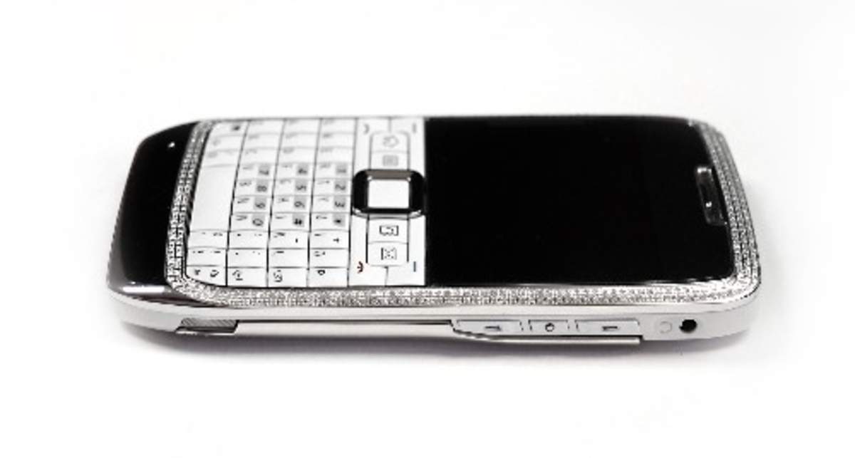 Представлена новая Nokia E71 с бриллиантами