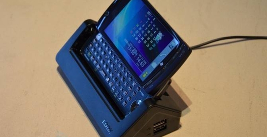 Fujitsu создала смартфон с двумя операционными системами (фото)