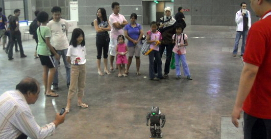 Робот-ребенок - в подарок