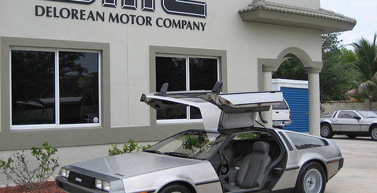 "Машина времени" DeLorean DMC-12 отмечает юбилей (фото)