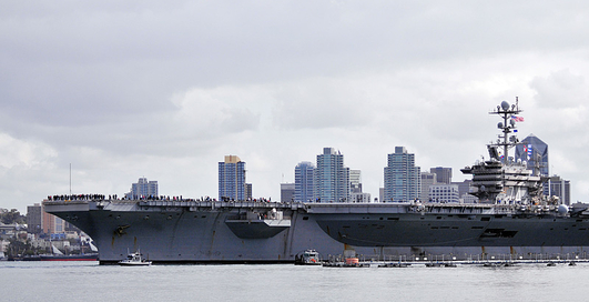 Смотри, как плавают американские аэродромы