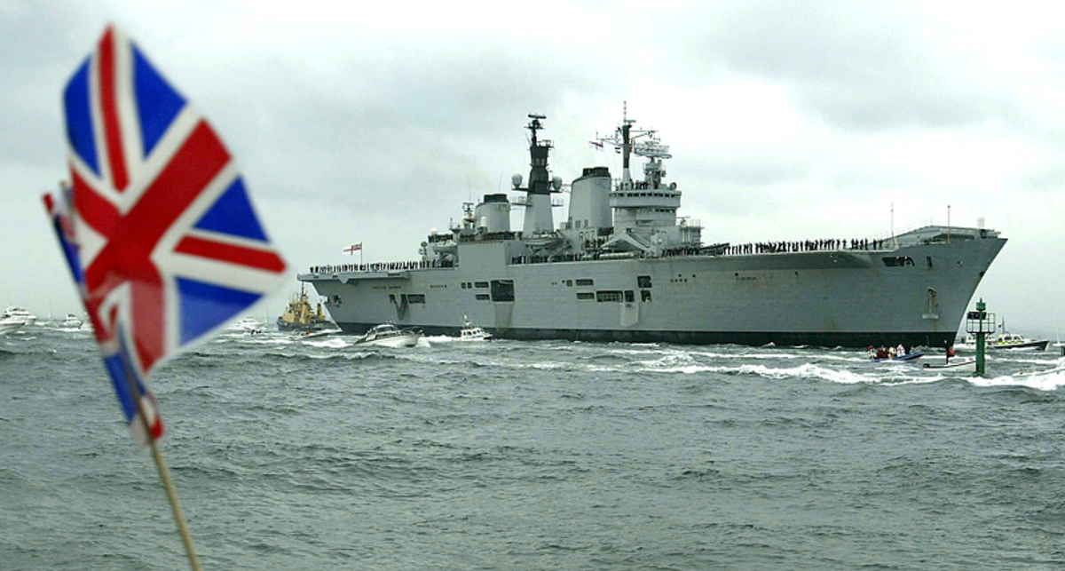 Смотри, чем живет британский авианосец HMS Ark Royal (фото)