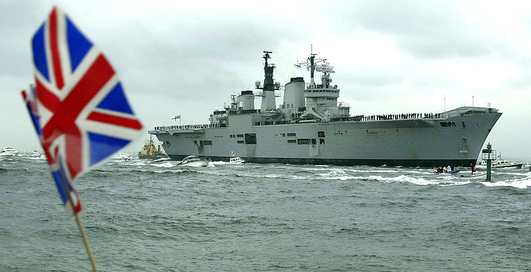 Смотри, чем живет британский авианосец HMS Ark Royal (фото)