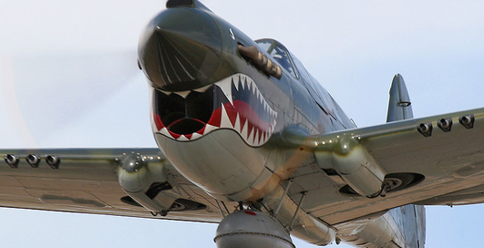 Літаки з оскалом акули: ефектно лякаємо супротивника