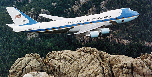 "Борт номер один": президентский самолет за $325 млн. (фото)