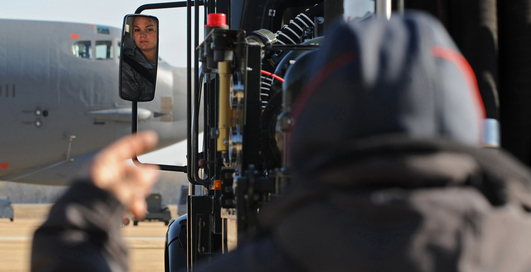 "Земные" будни американских ВВС (фото)