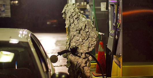 Смотри, что деньги сделали с человеком (фото)