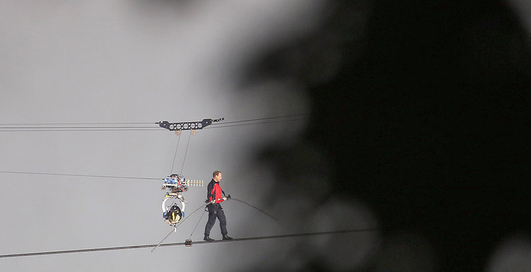 По канату через Ниагарский водопад (фото)