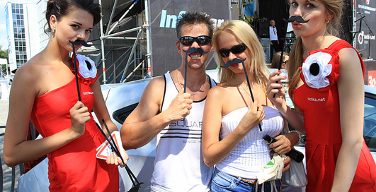 Сотни поклонников Opel отметили 150-летие марки (фото, видео)