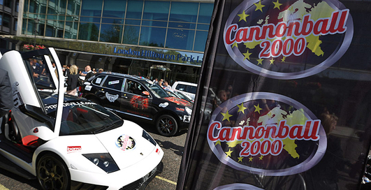 Автомобильная гонка Cannonball 2000 стартовала в Лондоне (фото)