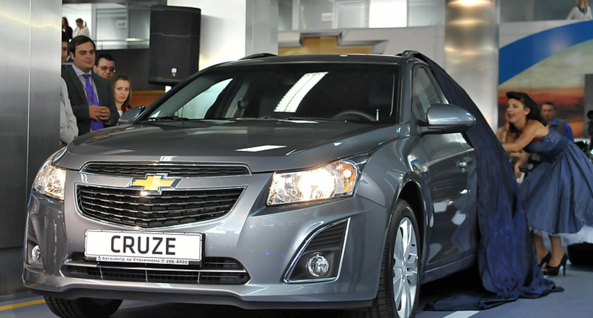 Столичное автошоу-2012: в Киеве показали новый Chevrolet Cruze (фото)