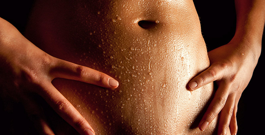 Соблазнительные прикосновения и откровенные жесты (фото)