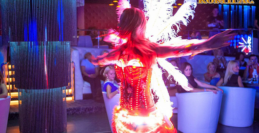 Ночная жизнь страны - голые DJ устроили беспредел (фото)