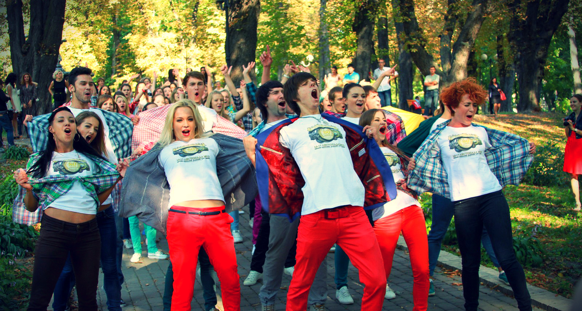 В Киеве состоялся первый в Украине PoleArt-флешмоб (фото)