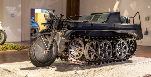 Танк, а не чоппер: зачем придумали байки на траках