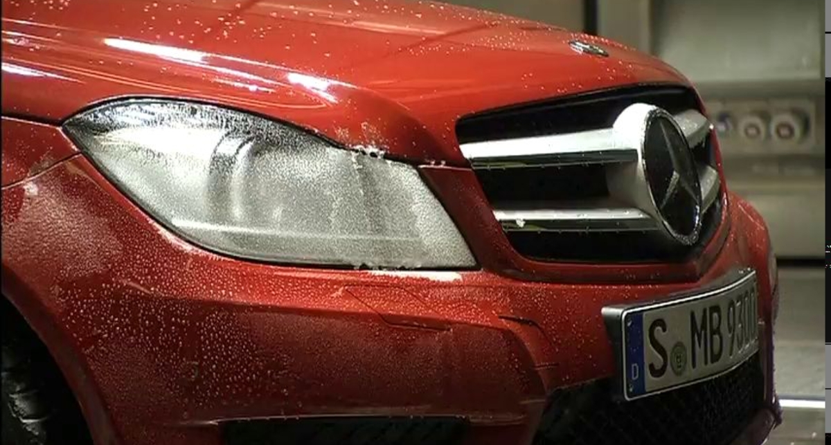 Mercedes-Benz будет замораживать свои машины (фото, видео)
