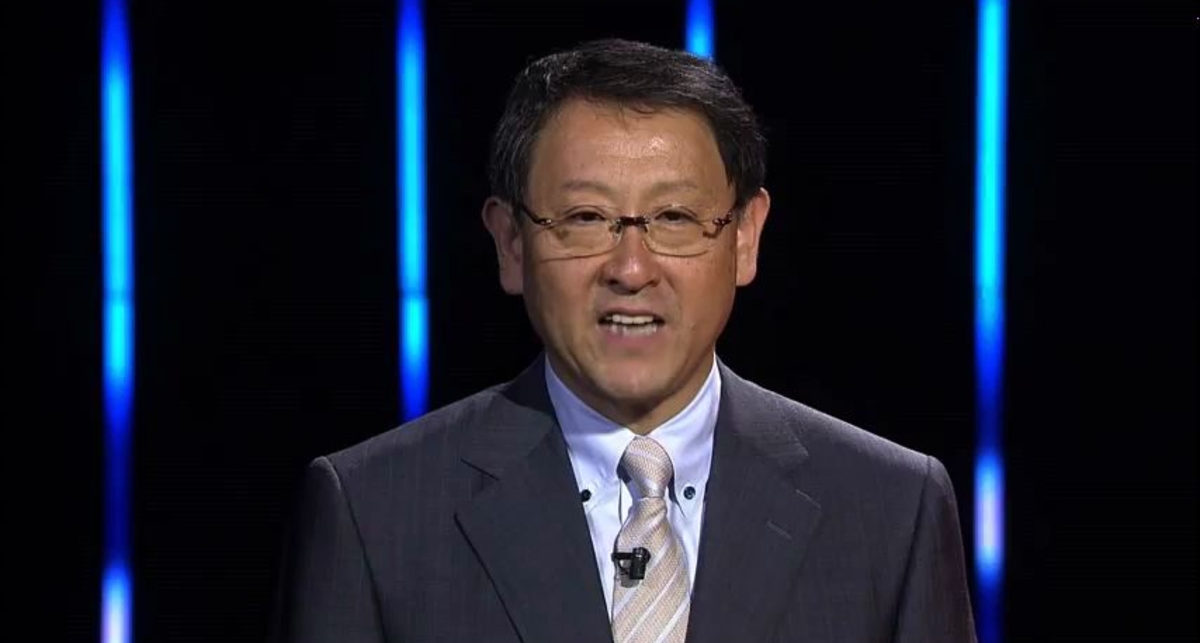 Toyota засветила кусочек новой Camry (фото, видео)