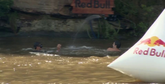 Прыжки со скал: повезло лишь четверым из 15-ти (фото, видео)