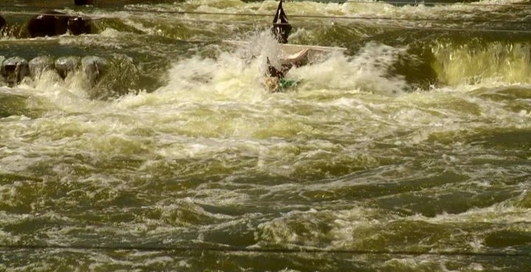 Red Bull Rapids: сплав по реке на лодках-самоделках (видео)