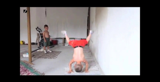 Самые сильные дети живут в Румынии (видео)