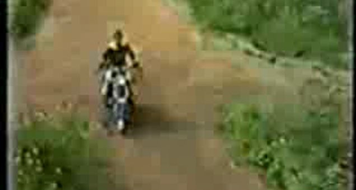 С мотоцикла в воду