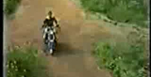 С мотоцикла в воду