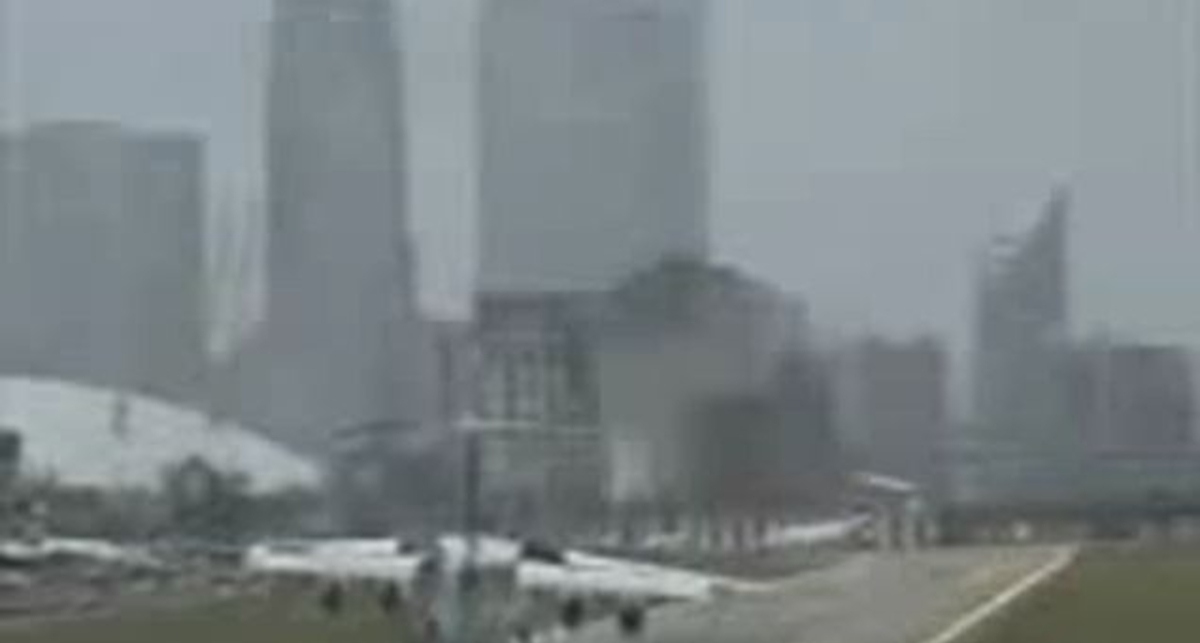 Самолет чуть не разбился при посадке 2