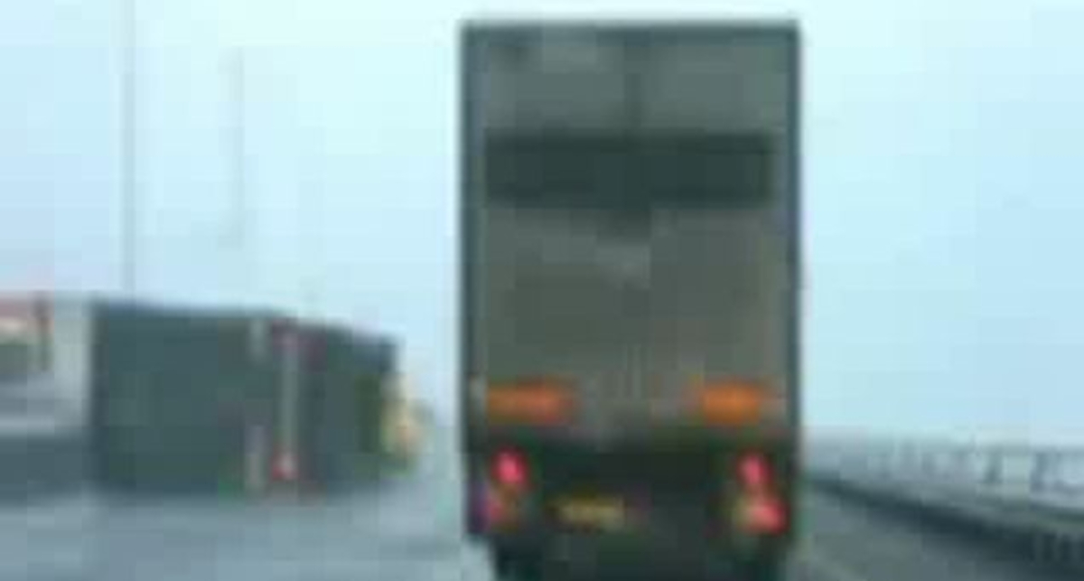 Сильный ветер перевернул фуру.