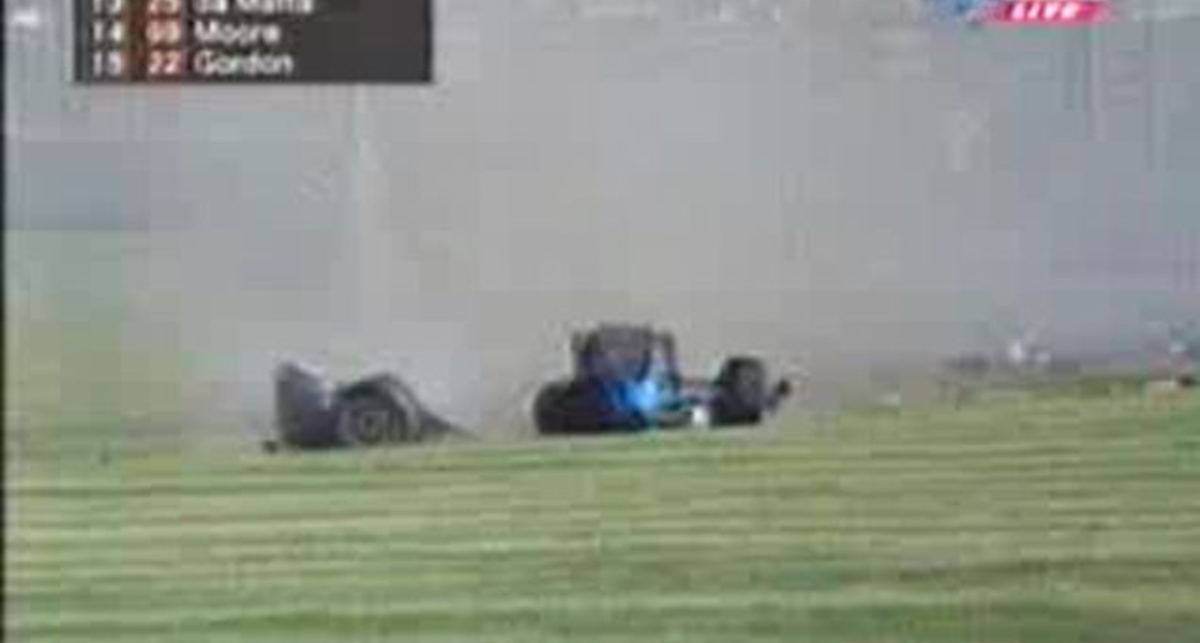 болид вдребезги