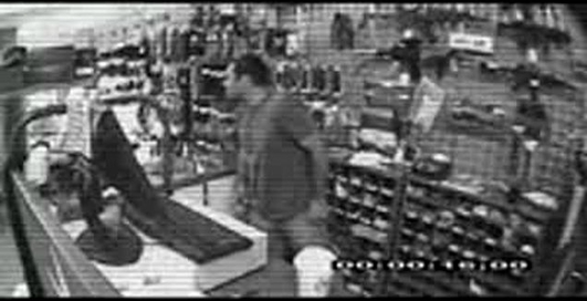 Собака набросилась на грабителя