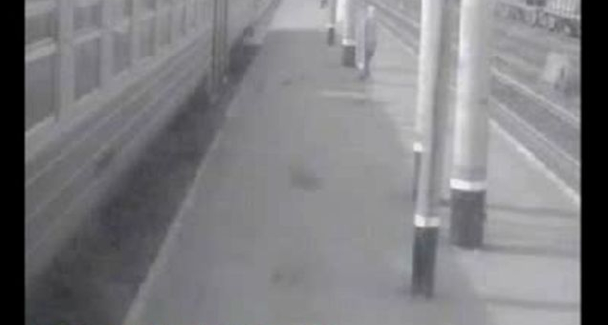 чувак просился под поезд