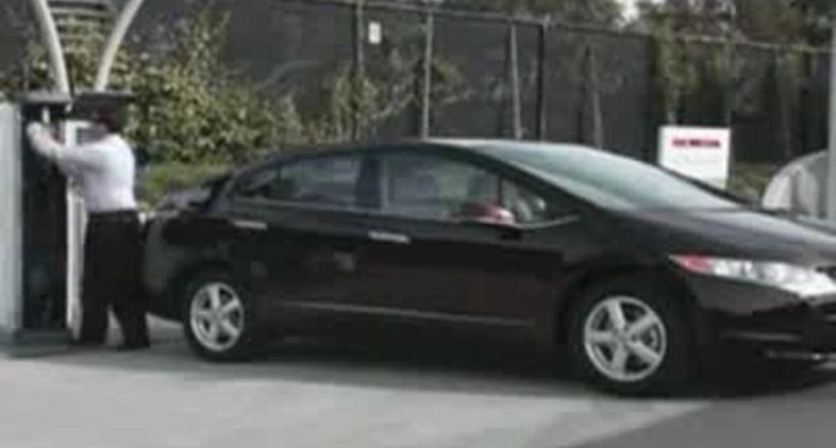 Aston Martin DB9 - Кристи расскажет)