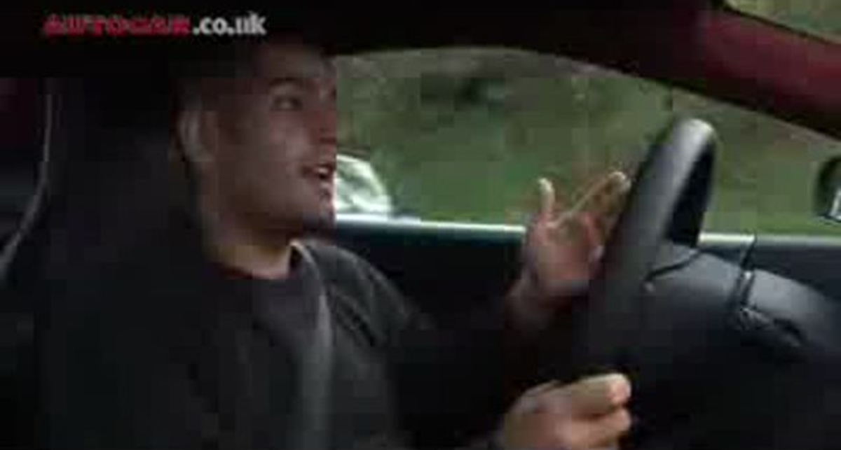 Aston Martin DBS - дорогая тачка..