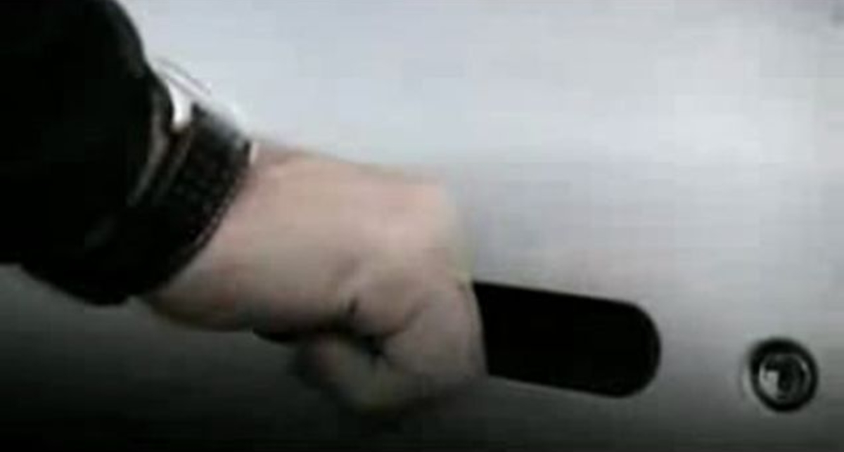 Aston Martin DBS - замечательный автомобиль