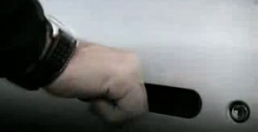 Aston Martin DBS - замечательный автомобиль