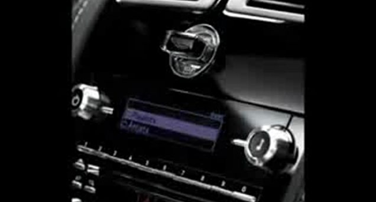 Aston Martin DBS - крутой спорткар