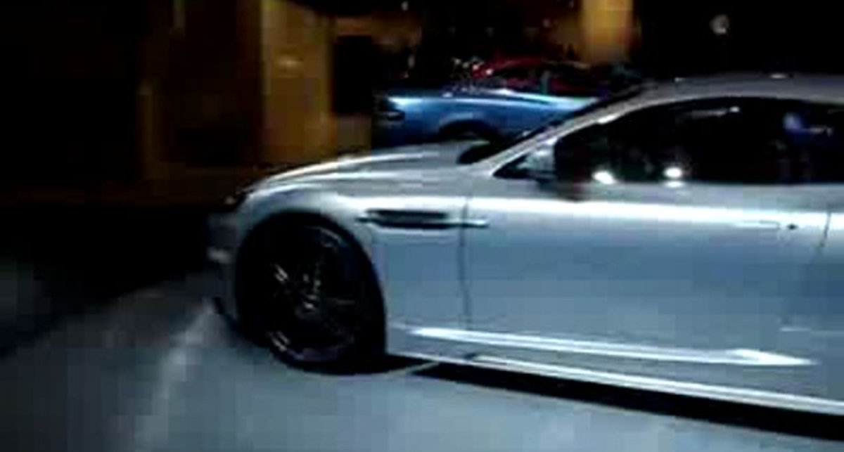 Aston Martin DBS на выставке
