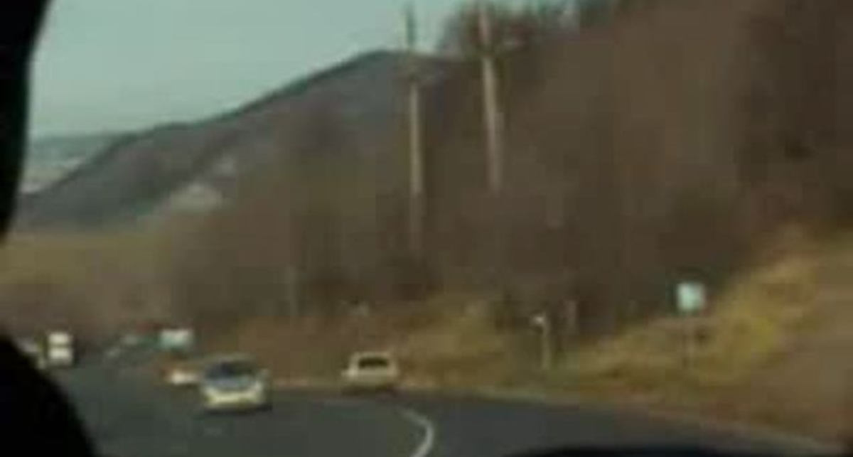 Капот снесло