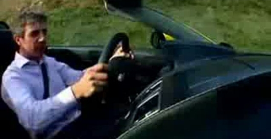 Жёлтый Aston Martin